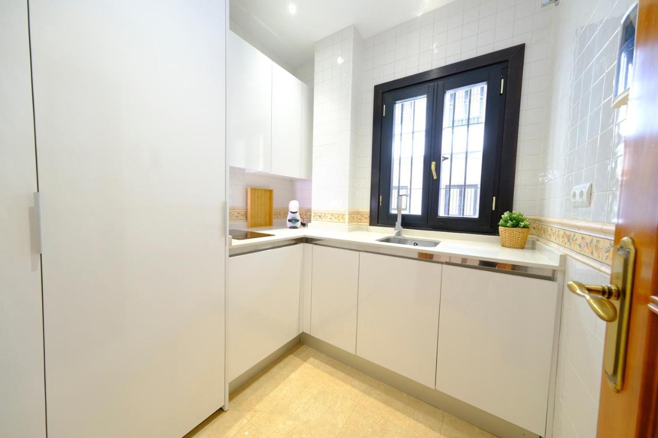 Patio Rialto Apartment Seville Ngoại thất bức ảnh